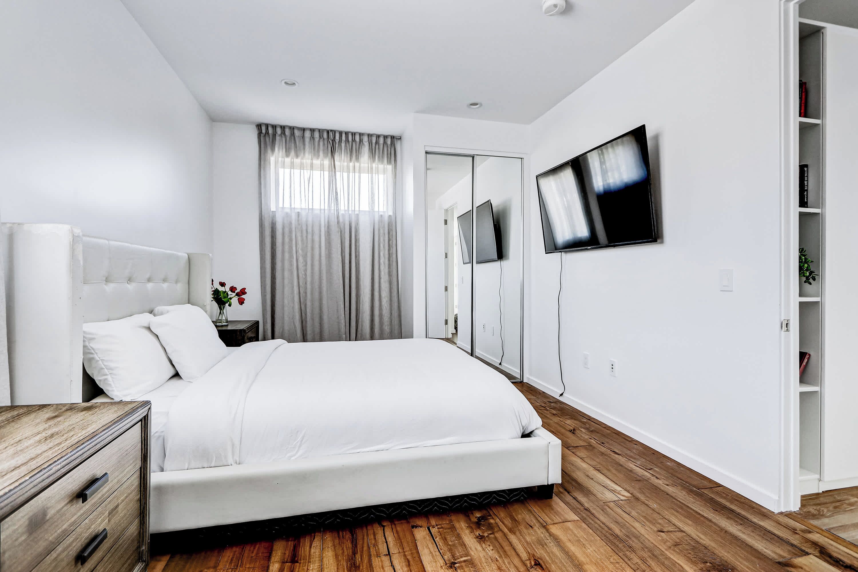 4 bedrooms, iron/ironing board, travel cot, WiFi