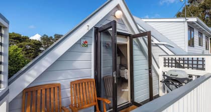 Sunrise Loft – Sea Views & Serenity Above It All