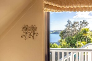 Interior - Sunrise Loft – Sea Views & Serenity Above It All (Waiheke Island)
