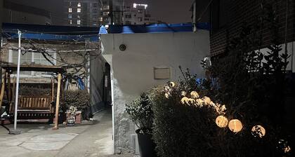 3 minutes to OSAN AB & Songtan Stn - Cozy 2-bedrooms with Patio allowed Pet/BBQ