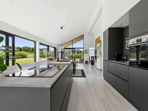 5 Star Holiday Home in Humble