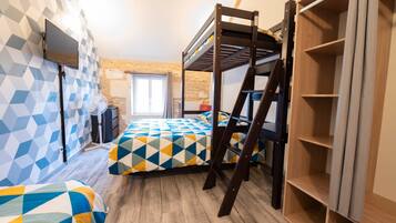 Fer et planche Ă  repasser, Wi-Fi, draps fournis