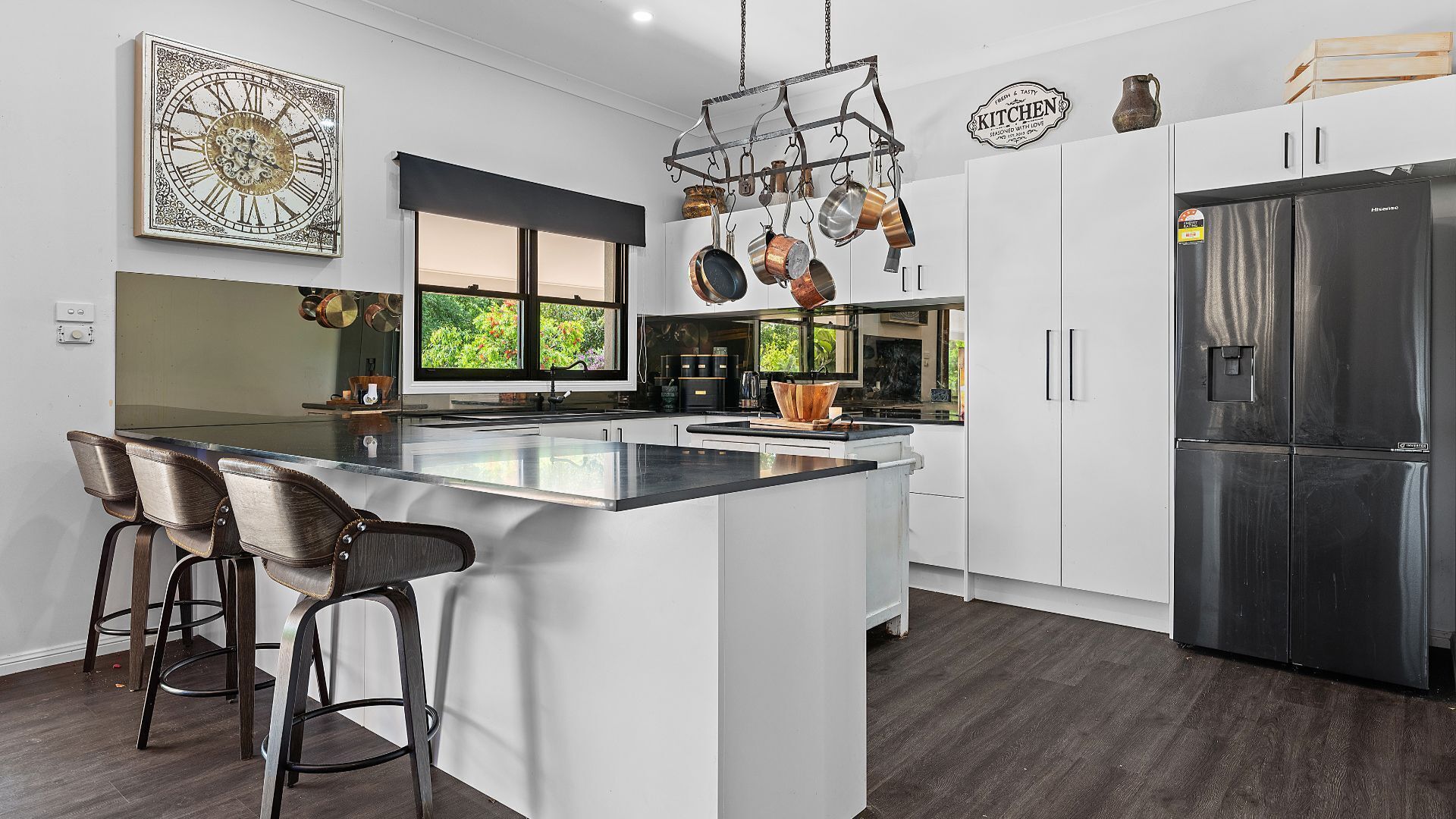 ثلاجة، ميكروويف، فرن، موقد طهي مسطح