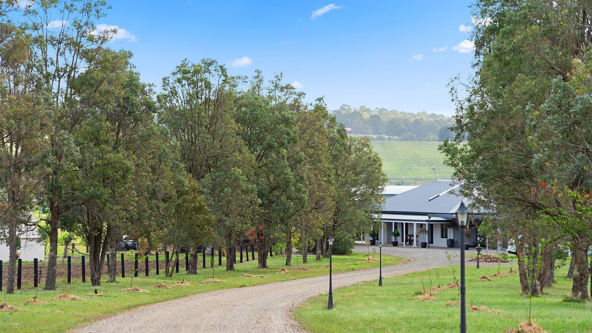 المنطقة المحيطة بالمنشأة