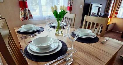 Caravan by the sea with direct access to the beach. Pet friendly!