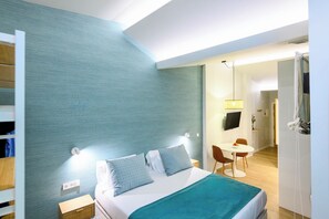 A modern hotel room with a bed, bedside tables, a desk, and a chair. - Eleven Boutique Apartments by Airnest (Las Palmas de Gran Canaria)