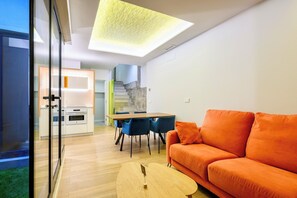 Dúplex, patio, vistas al patio | Zona de estar