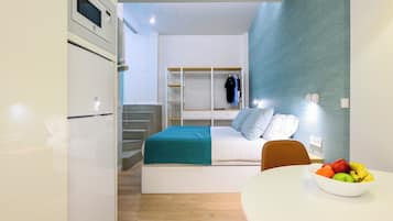 Estudi, vistes al pati | Sala d'estar