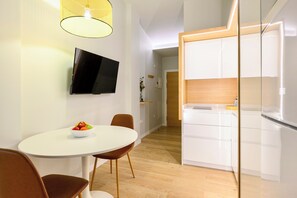 Studio, Courtyard View | Living area