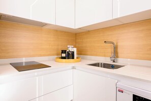 Estudio, vista al patio | Cocina privada