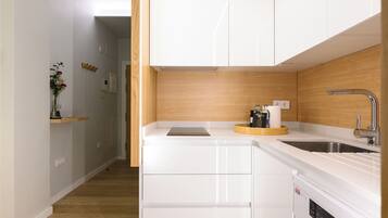 Studio, Courtyard View | Private kitchen