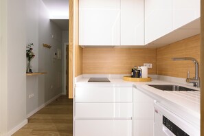 Studio, Courtyard View | Private kitchen