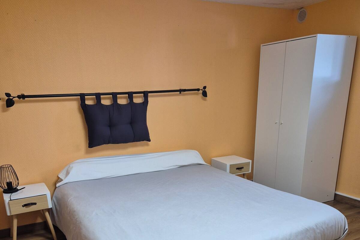 Classic Quadruple Room | Desk, laptop workspace, free WiFi