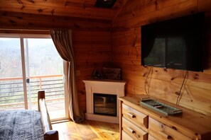 Televisión y chimenea 