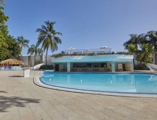 Modern Playa Dorada Getaway • Pool & Beach Access