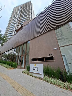 Front of property - evening/night - Roomo Transamerica SP Vila Mariana (São Paulo)