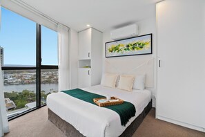 Bügeleisen/Bügelbrett, Reisekinderbett, WLAN, Bettwäsche