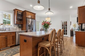 Mikrowelle, Ofen, Herdplatte, Geschirrspüler