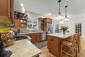 Microones, forn, placa de cuina i rentaplats 