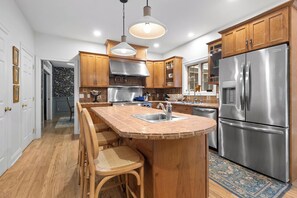 ميكروويف، فرن، موقد طهي مسطح، غسالة أطباق