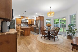 ميكروويف، فرن، موقد طهي مسطح، غسالة أطباق