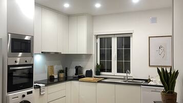 Microwave, dishwasher, coffee/tea maker, cookware/dishes/utensils
