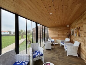 Couples treatment rooms, sauna, hot tub, steam room, body treatments