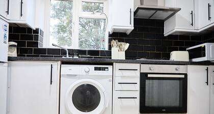 Stylish Wembley Home with Hot Tub, Parking & Garden near Wembley Stadium