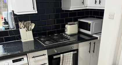 Stylish Wembley Home with Hot Tub, Parking & Garden near Wembley Stadium