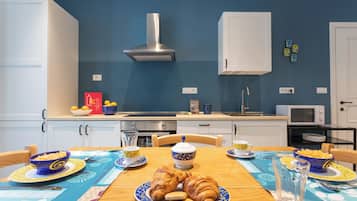 Apartment, 2 Bedrooms | Private kitchen