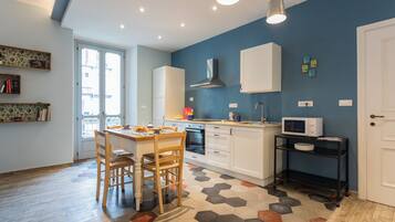 Apartment, 2 Bedrooms | Private kitchen