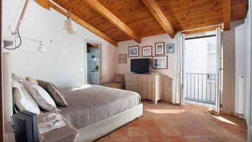 3 bedrooms, iron/ironing board, travel crib, WiFi