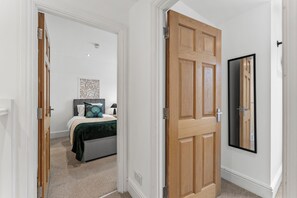 2 chambres, fer et planche à repasser, Wi-Fi gratuit, draps fournis