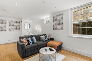 TV - Stylish flat in Bath - Flat E (Bath)