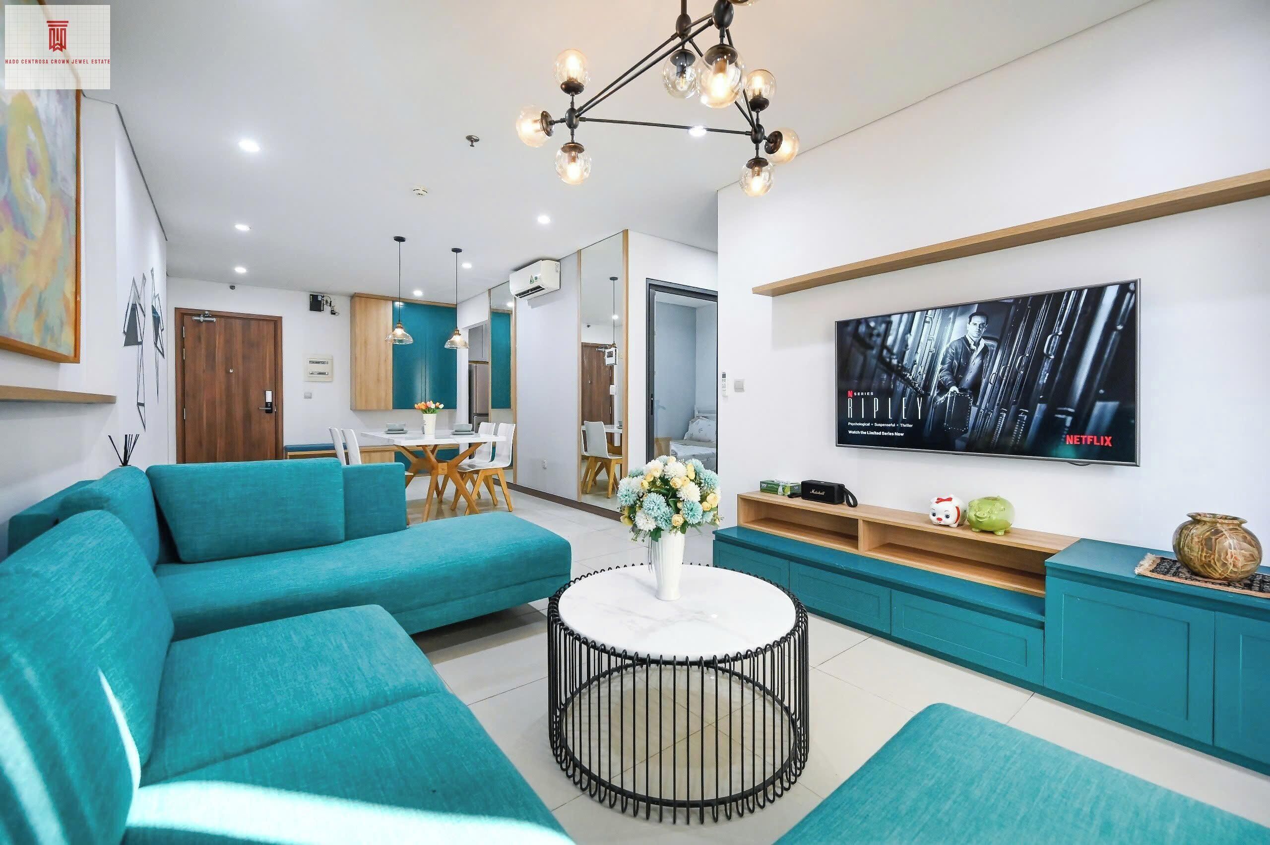 Deluxe Apartment, 2 Bedrooms, Non Smoking, City View | Ruang tamu | 24 inci televisyen dengan digital, buku-buku 