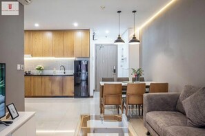 Deluxe Apartment, 1 Bedroom, Non Smoking, City View | Living area