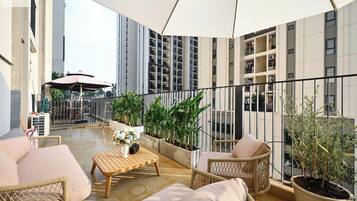 Ropa de cama de alta calidad, minibar, muebles diferentes y escritorio