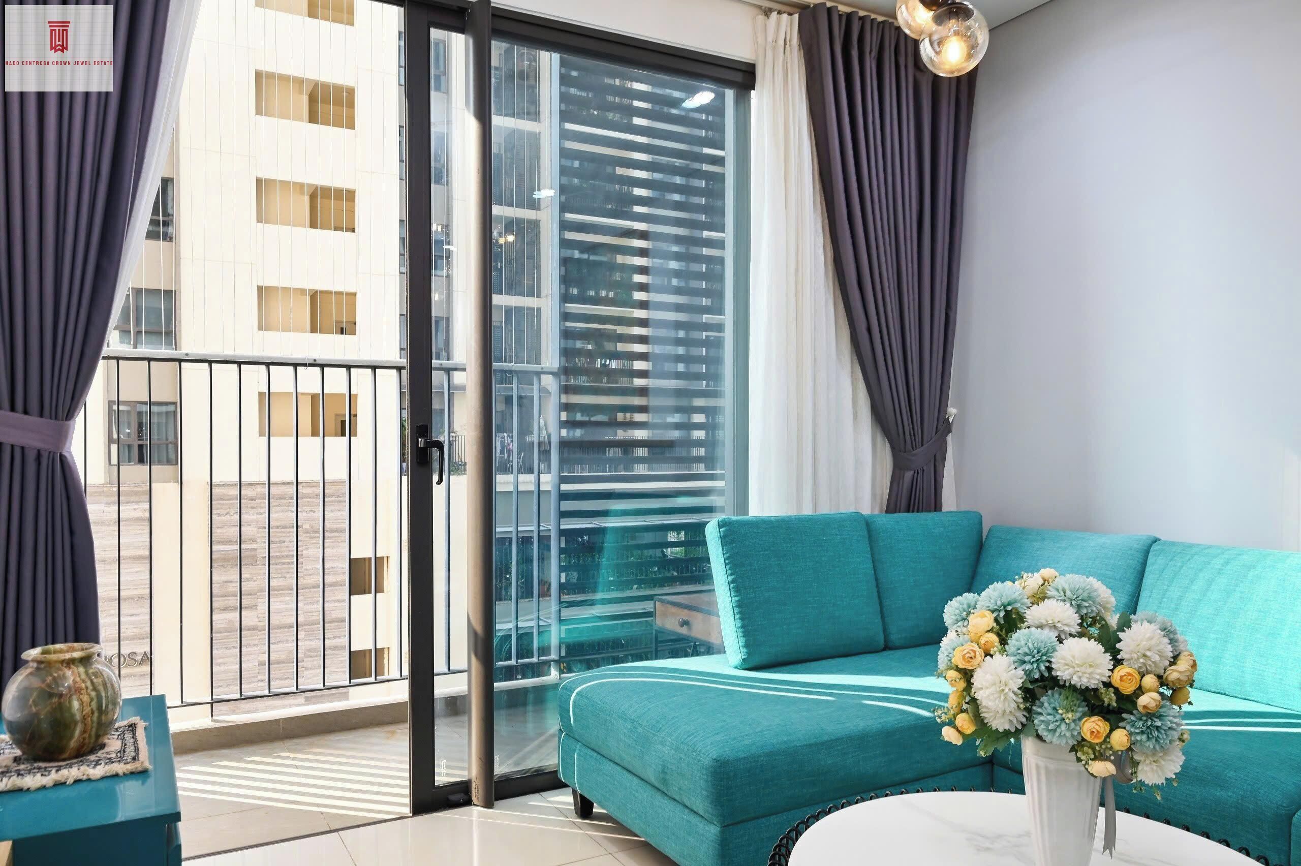 Deluxe Apartment, 2 Bedrooms, Non Smoking, City View | Ruang tamu | 24 inci televisyen dengan digital, buku-buku 