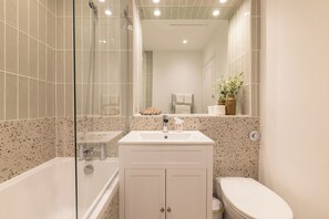 Appartement, balcon | Salle de bain