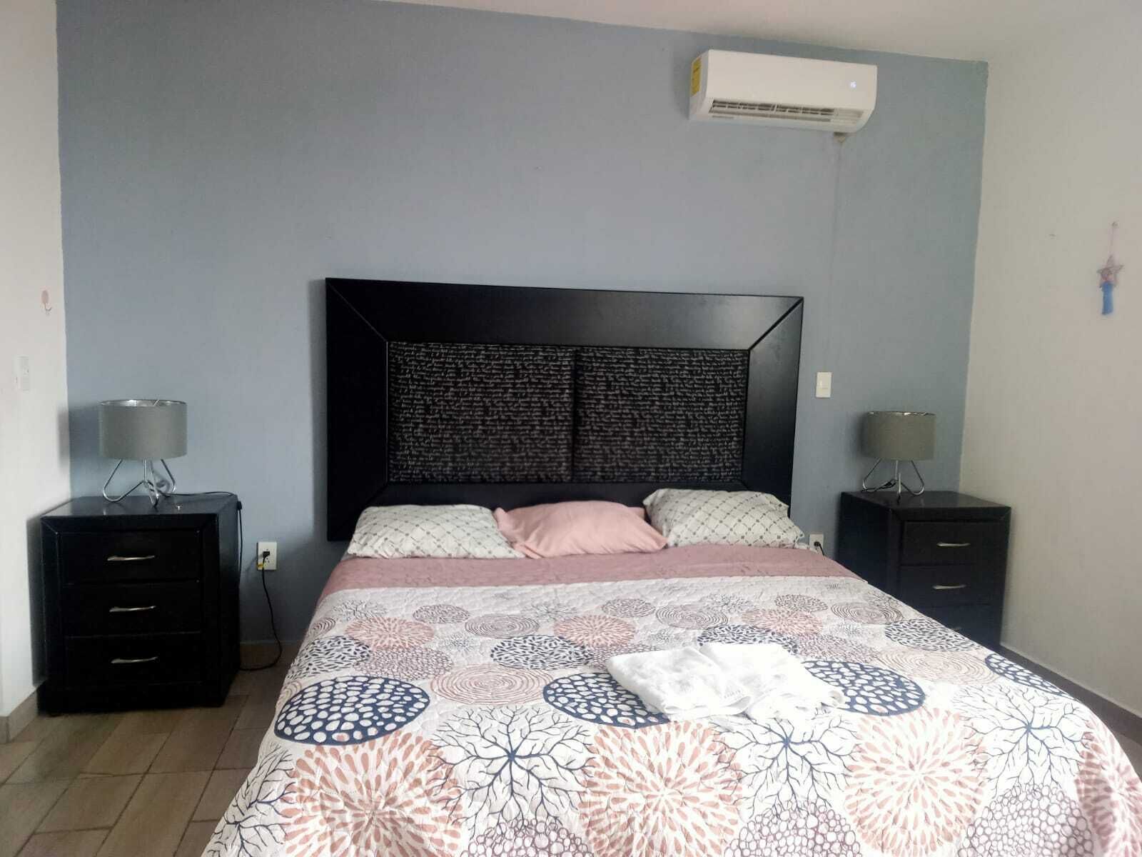 2 makuuhuonetta, silitysrauta/-lauta, ilmainen Wi-Fi, vuodevaatteet