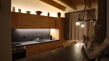 Kühlschrank, Ofen, Herdplatte, Geschirrspüler