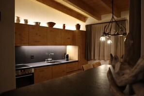 Kühlschrank, Ofen, Herdplatte, Geschirrspüler