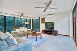 Televisión, oficina