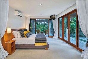 5 Schlafzimmer, Schreibtisch, Bügeleisen/Bügelbrett, WLAN