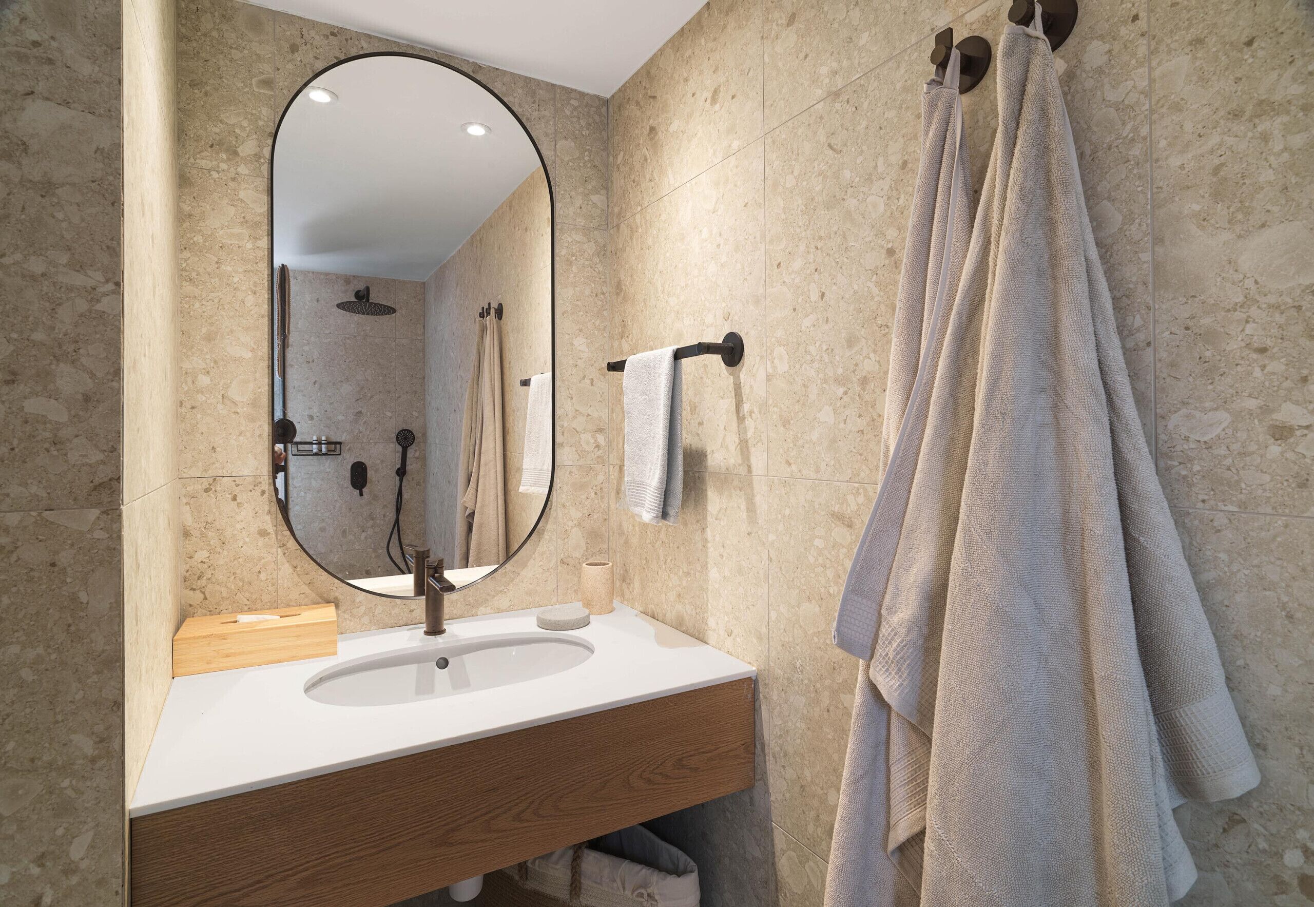 Dusche, Handtücher, Seife, Shampoo