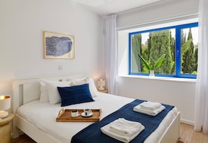 4 bedrooms, in-room safe, iron/ironing board, free WiFi