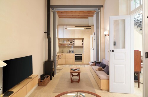 Timeless Gem in Old Nicosia - Charming, modern getaway.