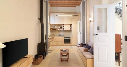 Timeless Gem in Old Nicosia - Charming, modern getaway.