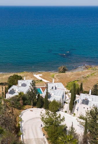 Villa Paradise | Coastal Calm at Moonlight Villas