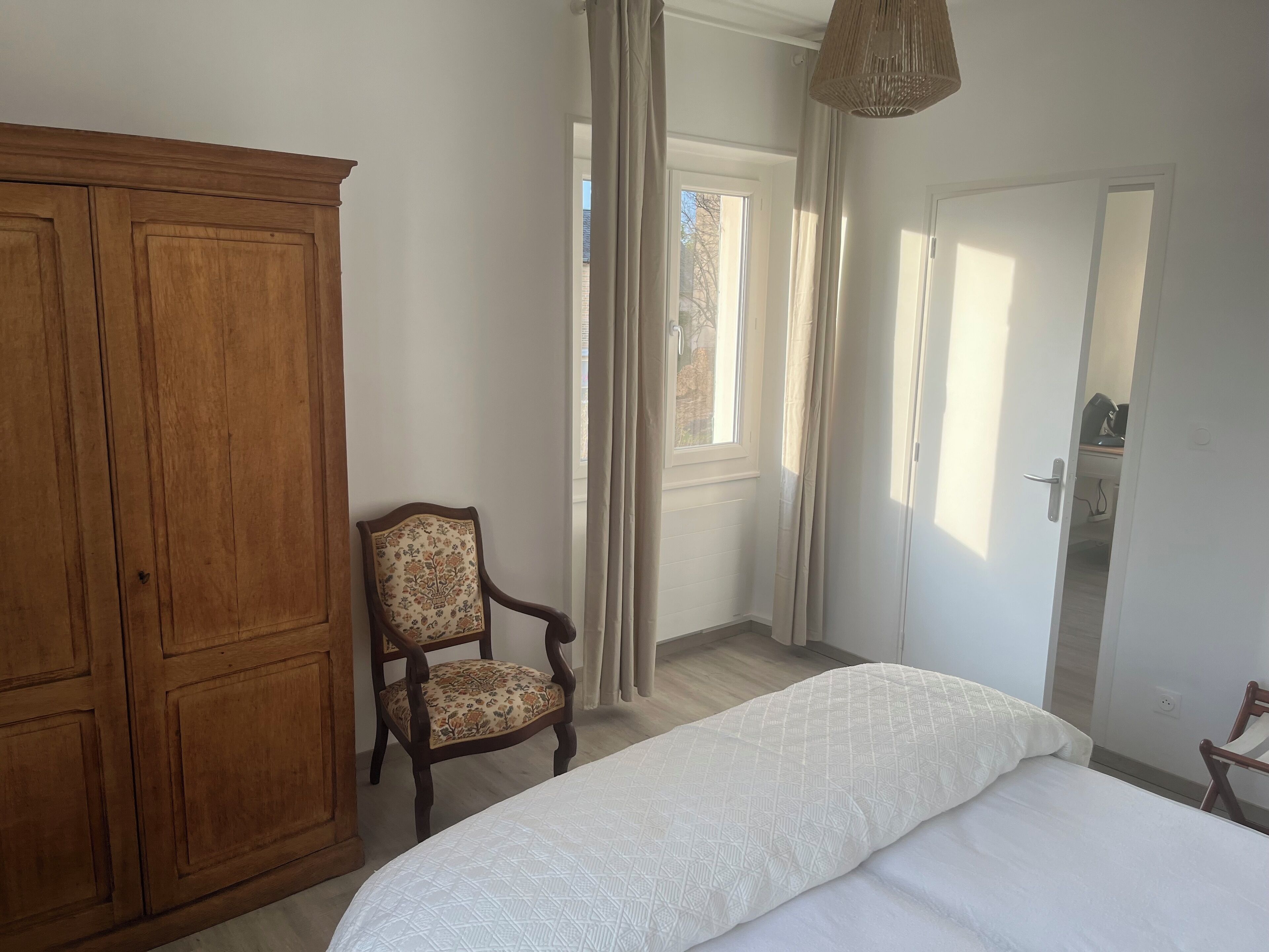 2 bedrooms, iron/ironing board, Internet, bed sheets